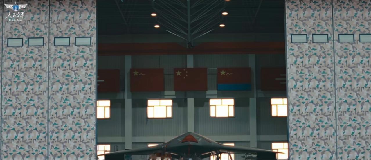 惊喜！没想到攻击-11和歼-20、歼-16编队飞行画面首次公开，太酷了！
 
这