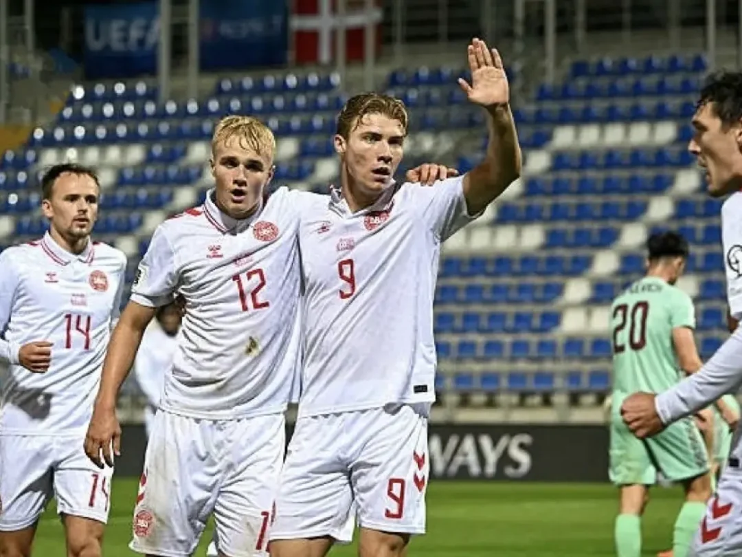 丹麦3:1胜希腊守榜首，苏格兰2:1赢白俄罗斯