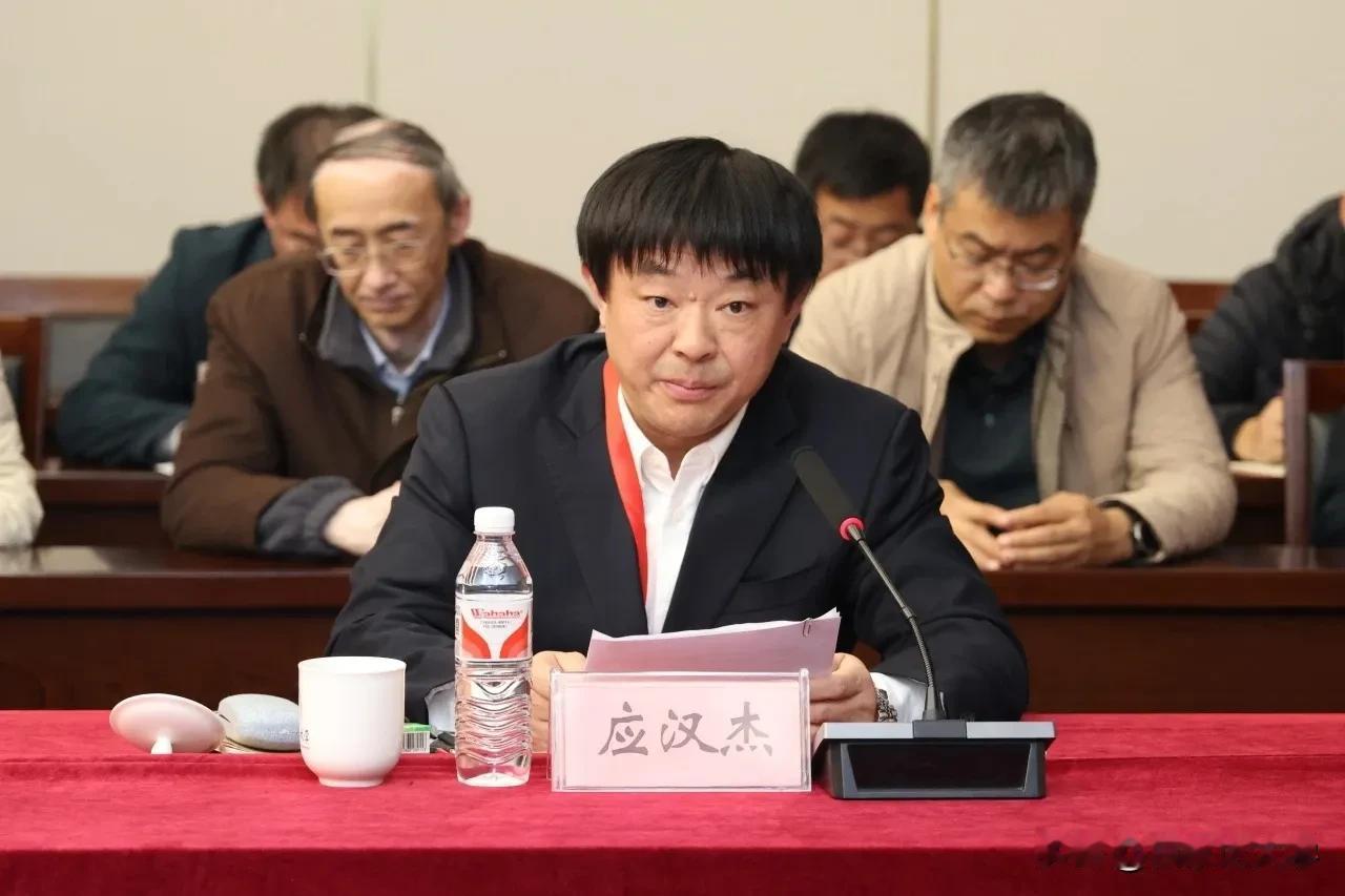 院士当校长不长久？

最近一段时间，江苏、江西和山东的3所高校院士校长先后离任，