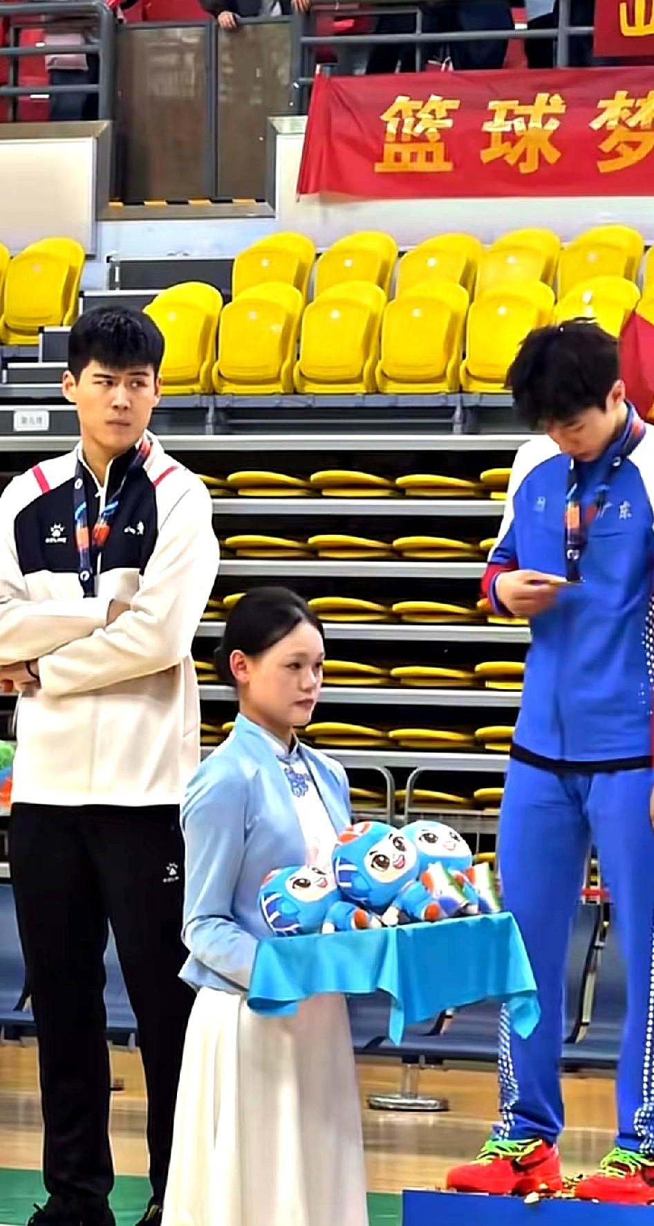 全运会U18男篮快要决出冠军，广东和山东谁能拿下？

两队其实都很强，广东靠宏远