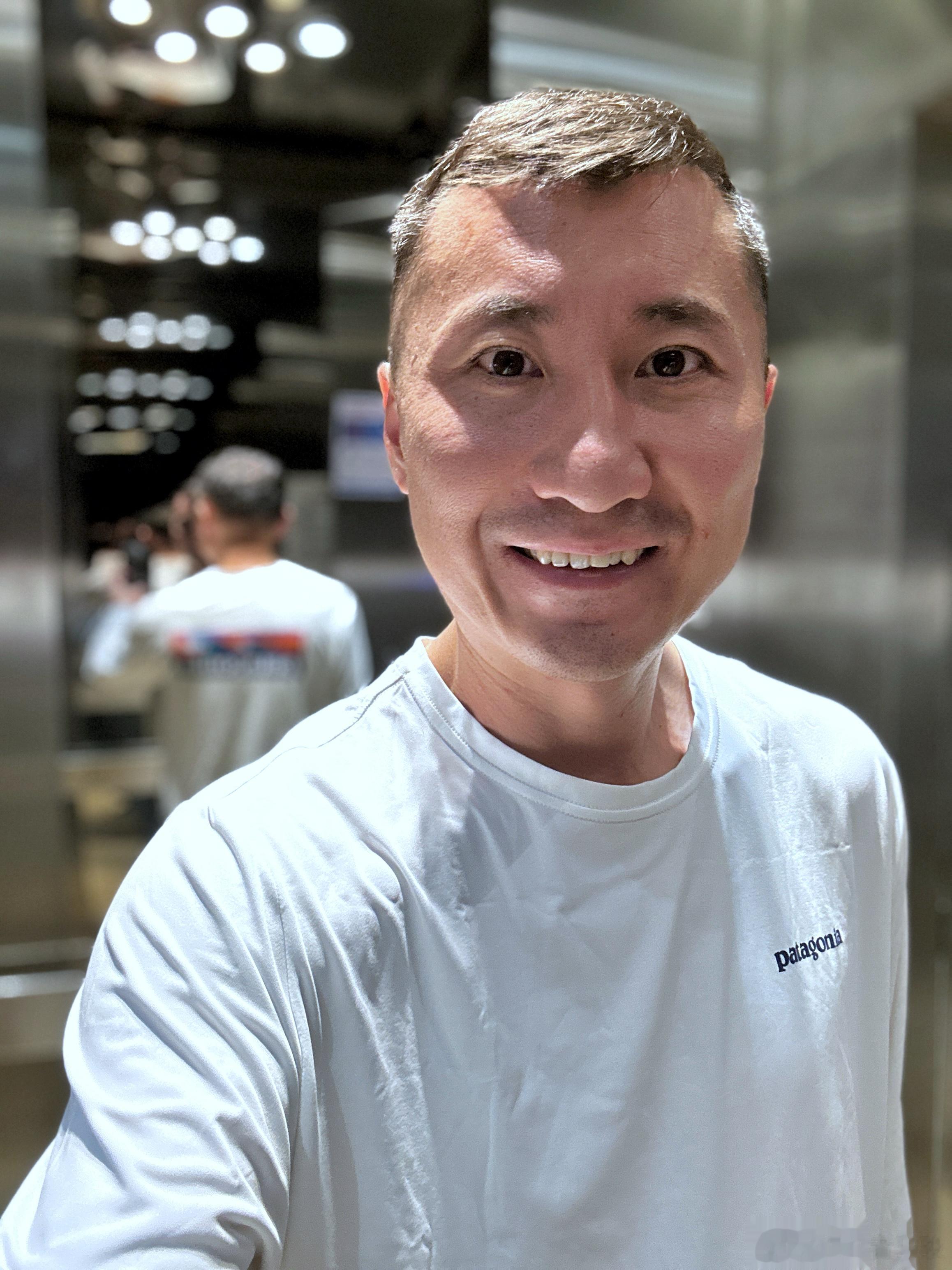 人生中强烈的痛苦和欢愉都是暂时的，最终陪伴你的是内心深处的坚韧。好梦~~~ ​​
