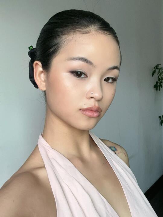 被猫再三确认过的妆容
