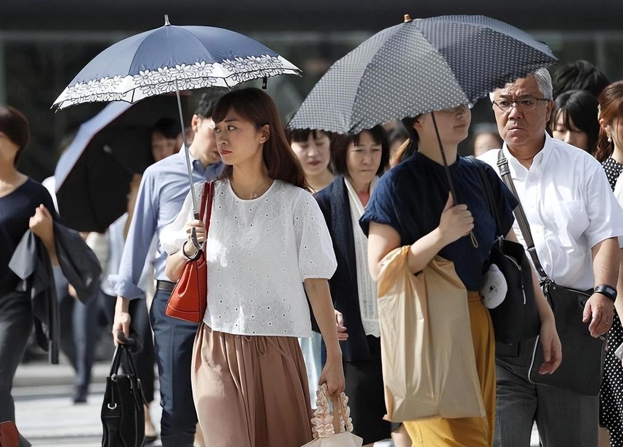 日元疯狂暴跌，那些长期生活在日本的中国人，后悔了吗？
 
其实我觉得真正难受的，