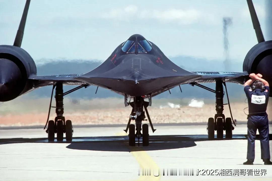 说说这个造型非常魔幻的极具外星黑科技色彩的SR-71“黑鸟”战略侦察机，这货最快