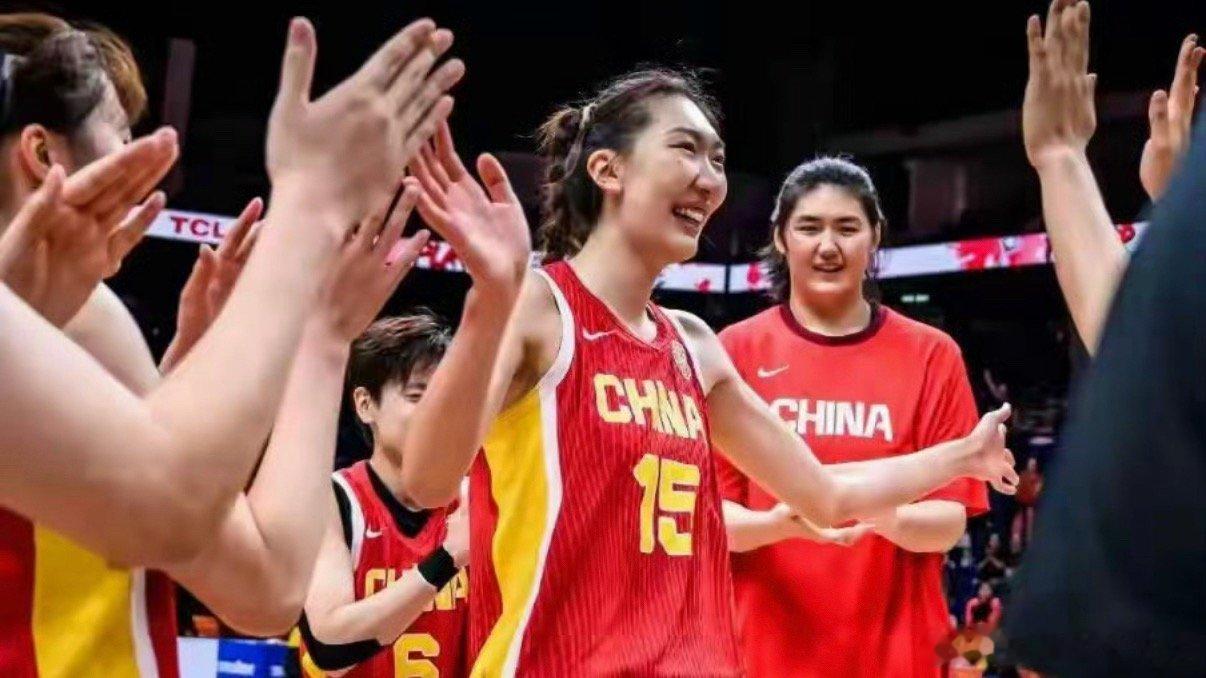 中国女篮亚运会卫冕希望几何世界杯上场均砍下18.8分10.8个篮板的韩旭，以及李
