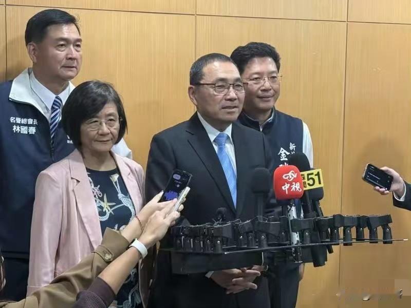 侯友宜没有参加11月1日国民党全会和郑丽文的就职典礼，对此，他给出的解释是“另有