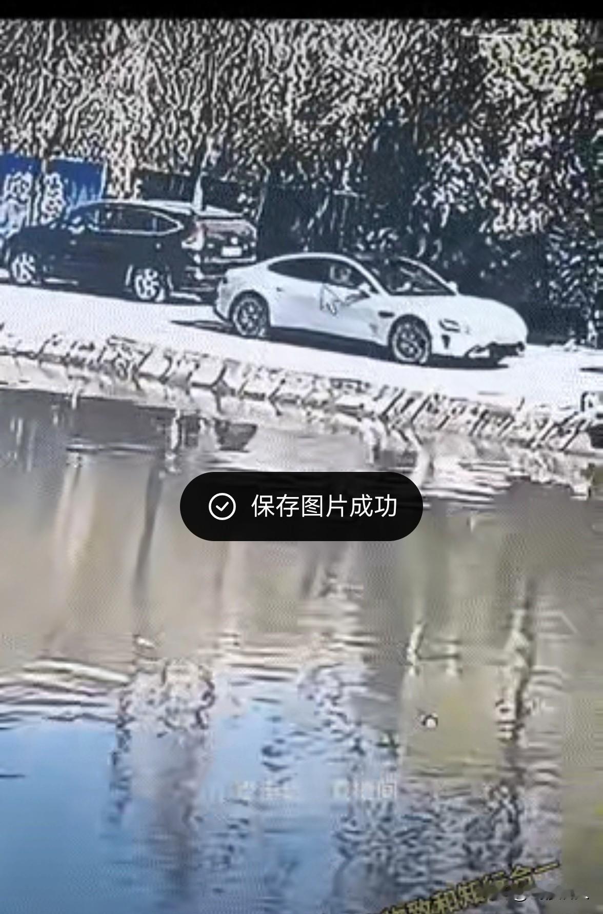 尴尬到抠脚！车主炫耀自动泊车，车子直接冲进水里，社死现场全网围观
 
太尴尬了！