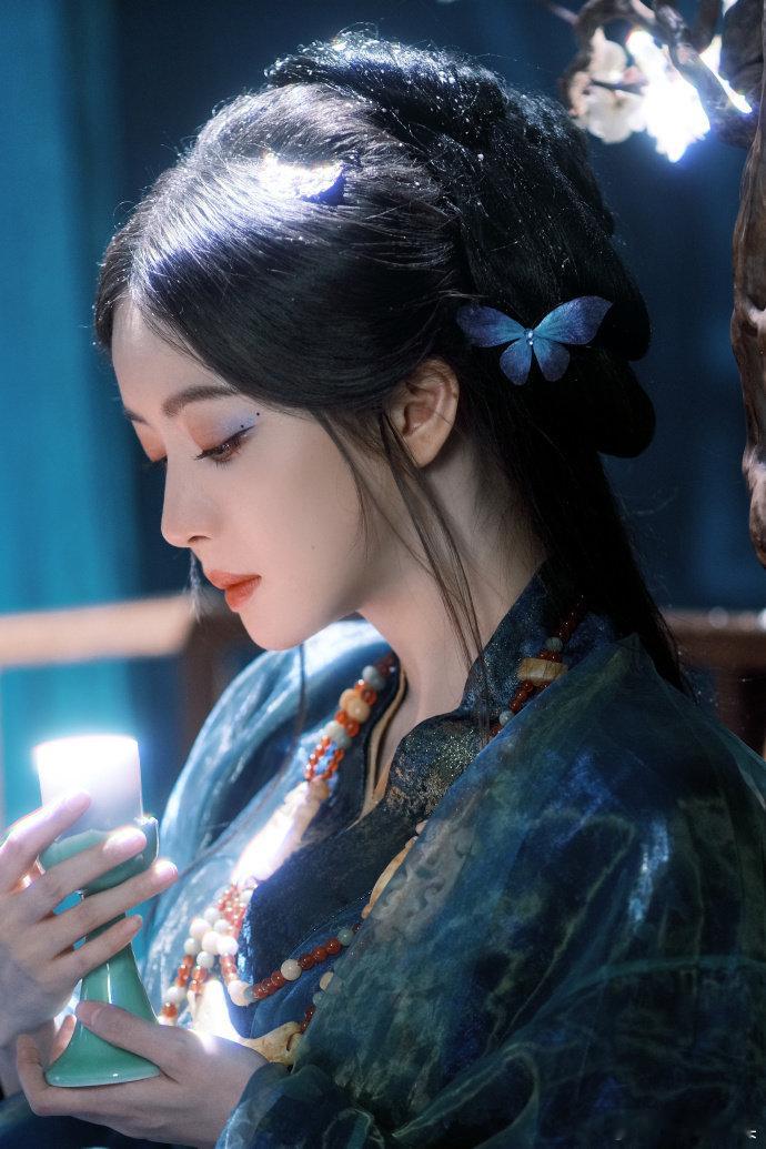 赵尧珂御赐小仵作婚后变萌仗剑时帅到飞起，吃起蜜饯却乖乖巧巧，跟景翊互怼还会害羞，