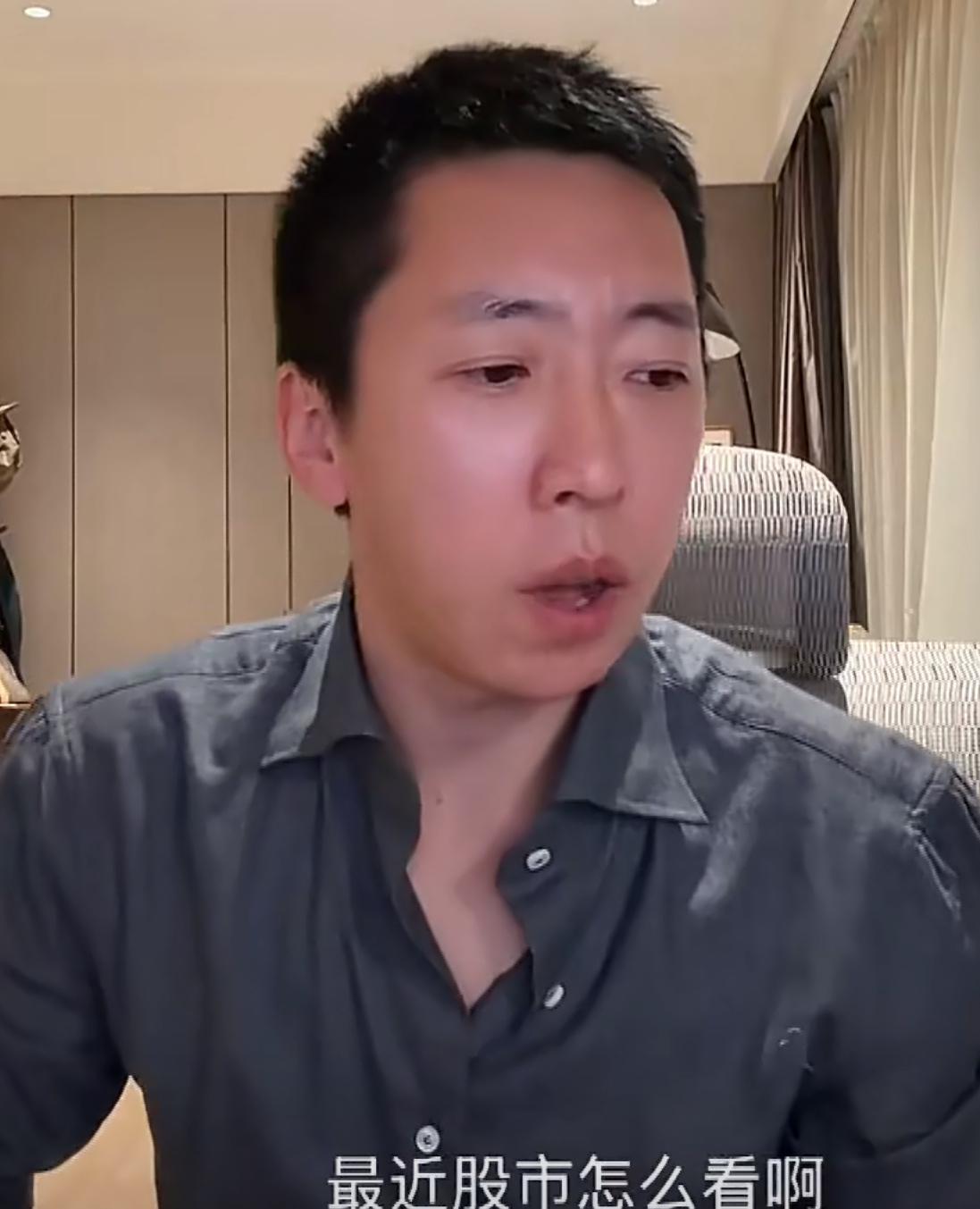 留几手妈妈炒股赚了快100万。
惊了个呆。
刘爽直播中说到了2026年股市📈，