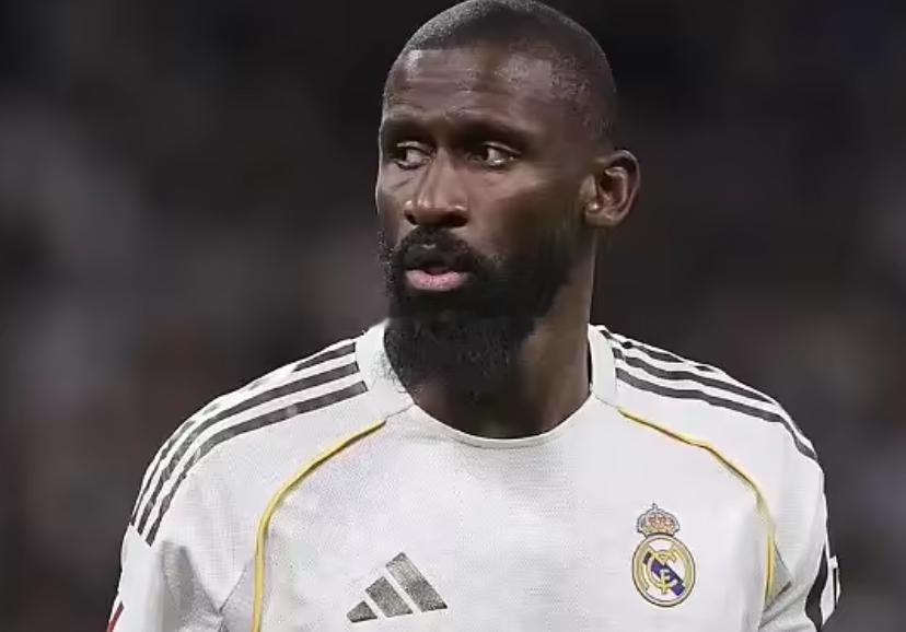 据《阿斯报》报道，吕迪格已经收到了皇马开出的一份为期一年的续约合同。他近期的身体