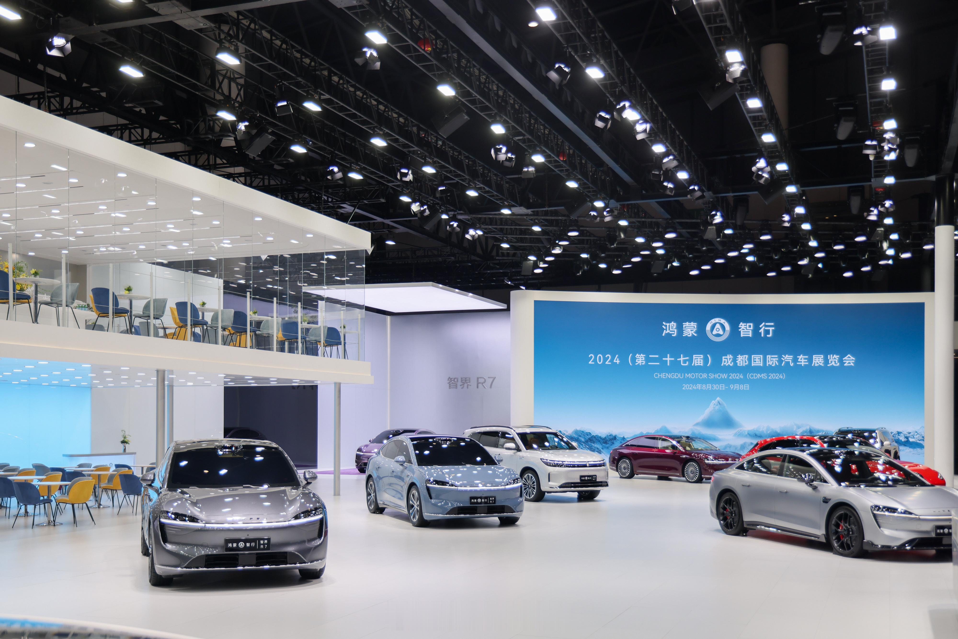 这次的成都车展确实够热闹，鸿蒙智行的余总和奇瑞董事长尹同跃都在展台亮相并且同台直