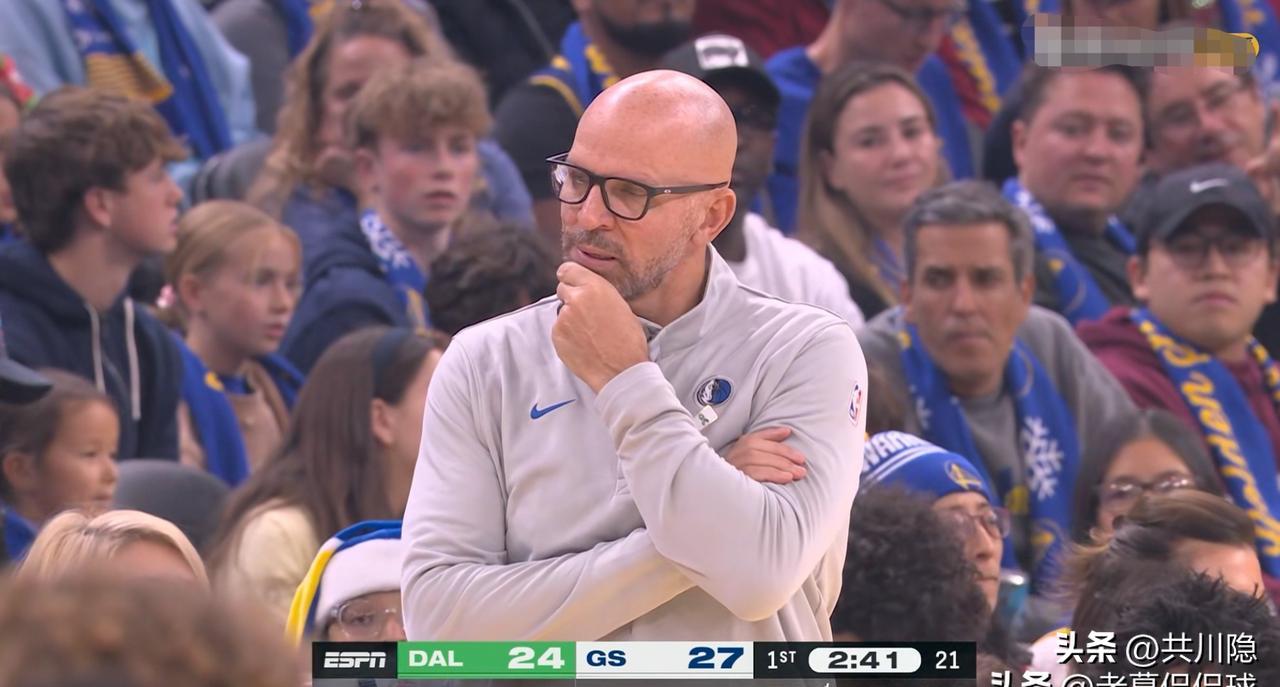 基德的战术本上，可能只有一页写着“怎么防勇士”。
镜头切到他时，口香糖已经嚼不