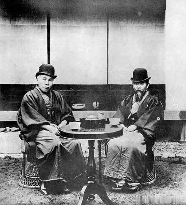 1897年4月明治时代重臣大隈重信（左）和伊藤博文在位于神奈川大矶町伊藤博文别墅