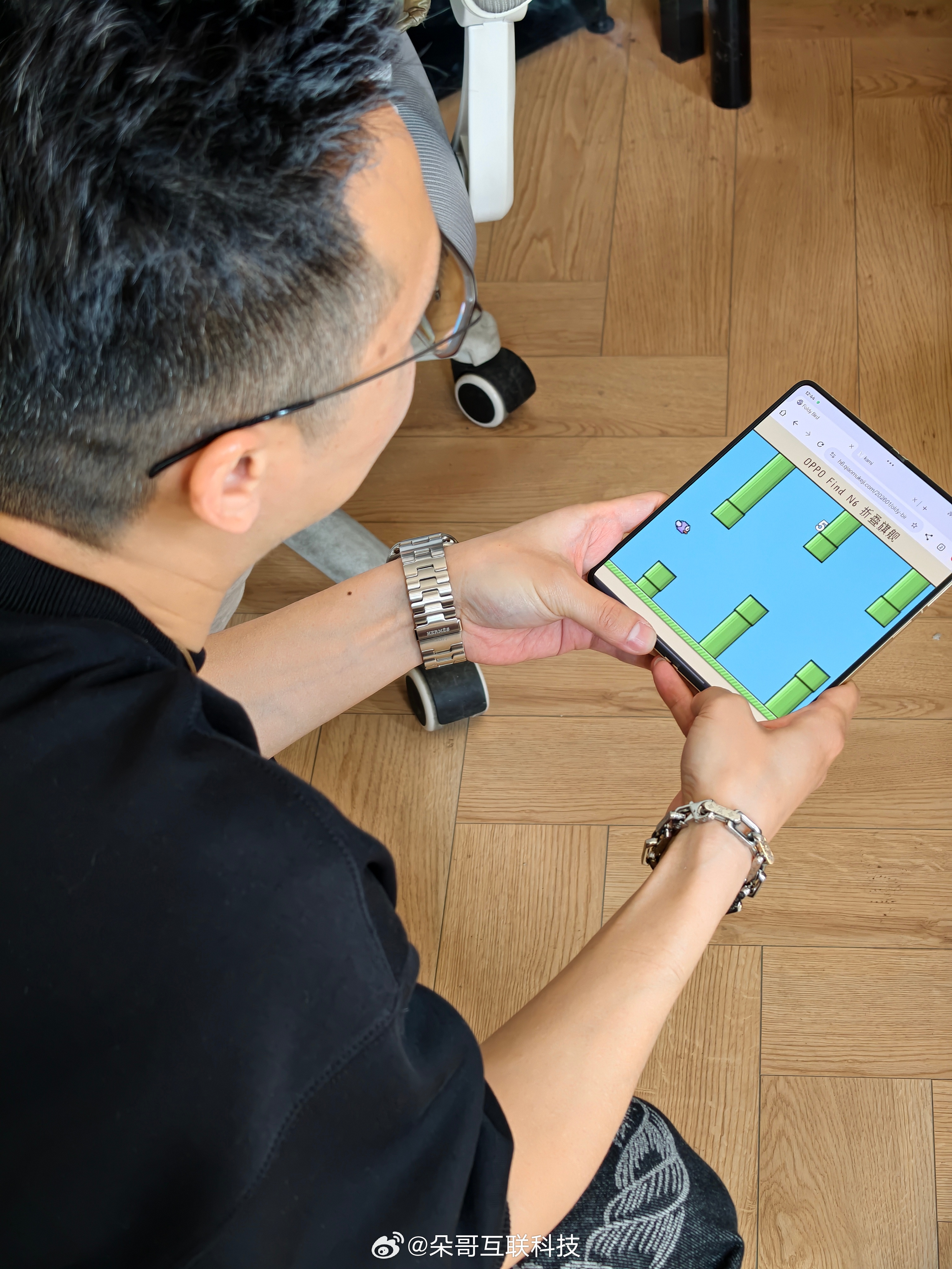 OPPO Find N6折叠小游戏朵哥实测蹲着玩能出高分