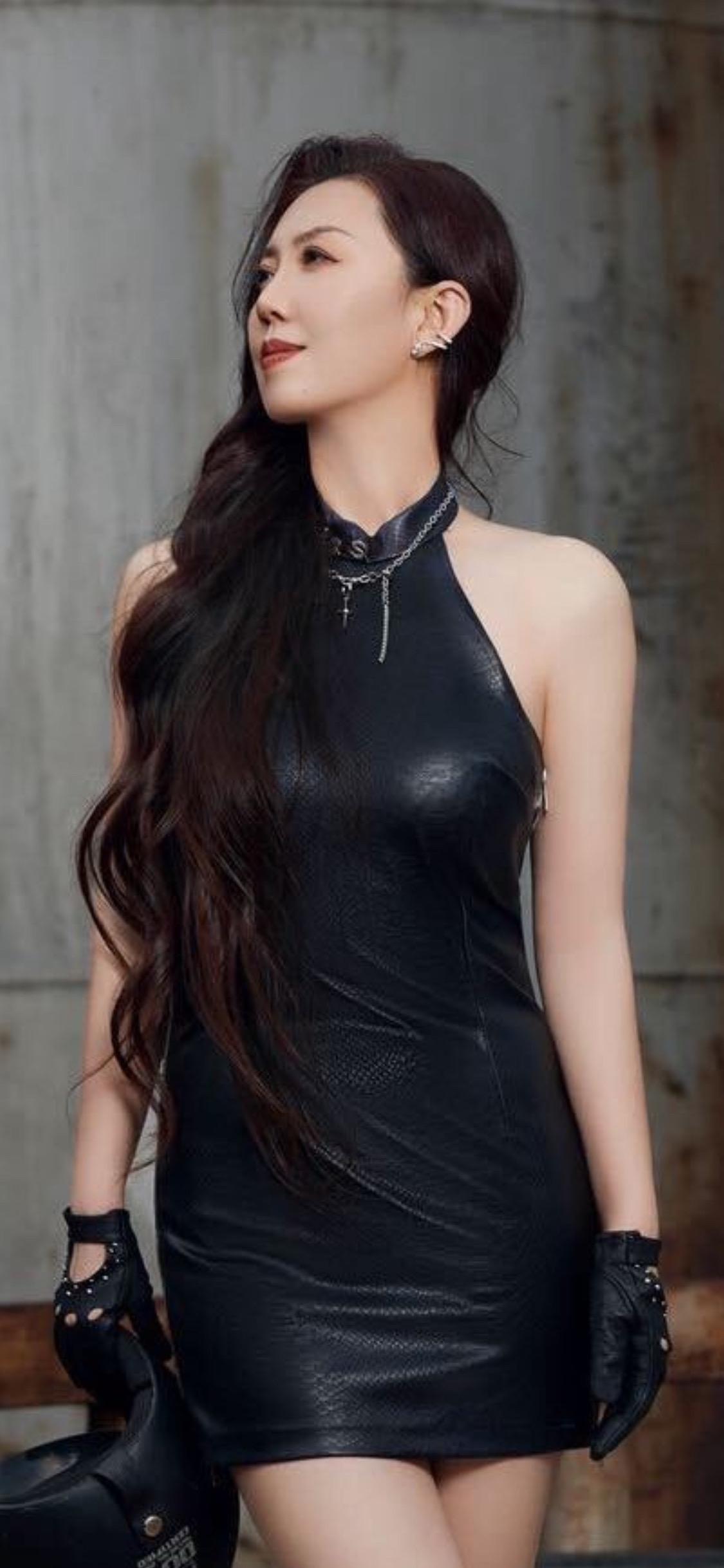 美女 辣妹穿搭 女神范 性感女神 好身材好气质