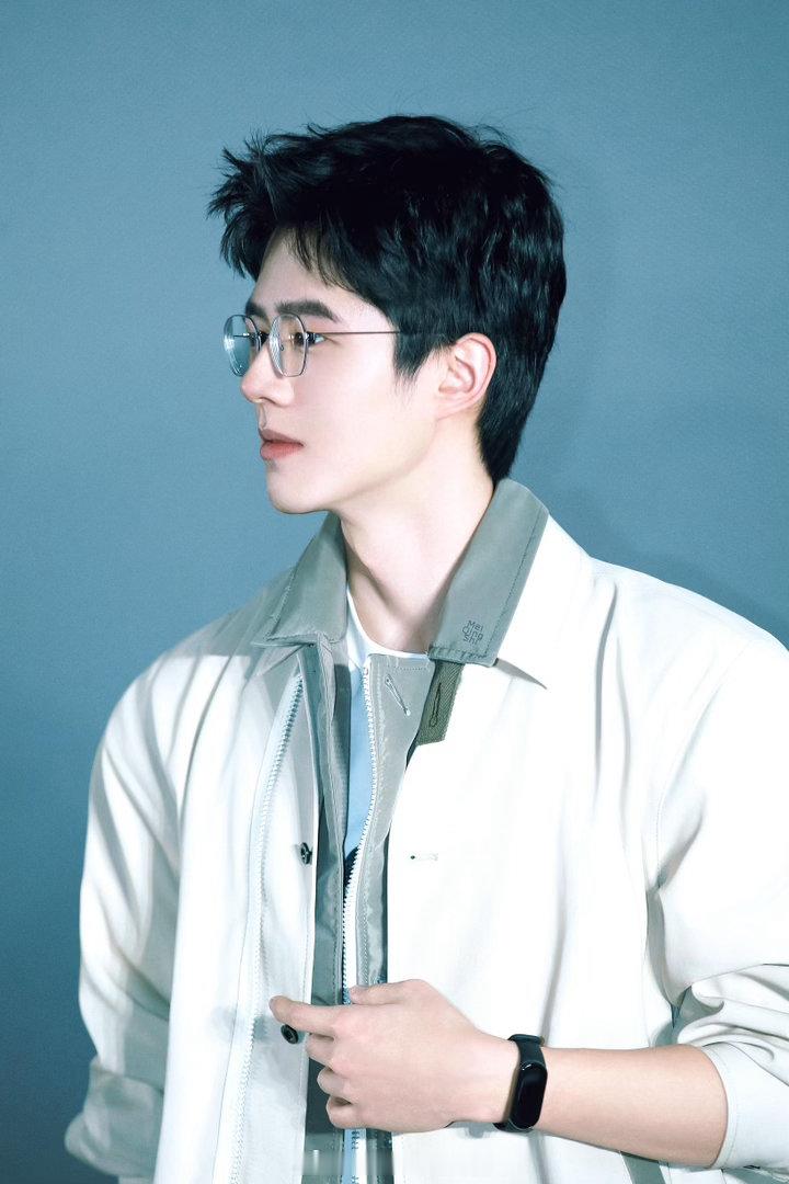 刘昊然五秒复原魔方刘昊然让手替失业了 刷到他练魔方这段有点感触。六秒多其实已经很
