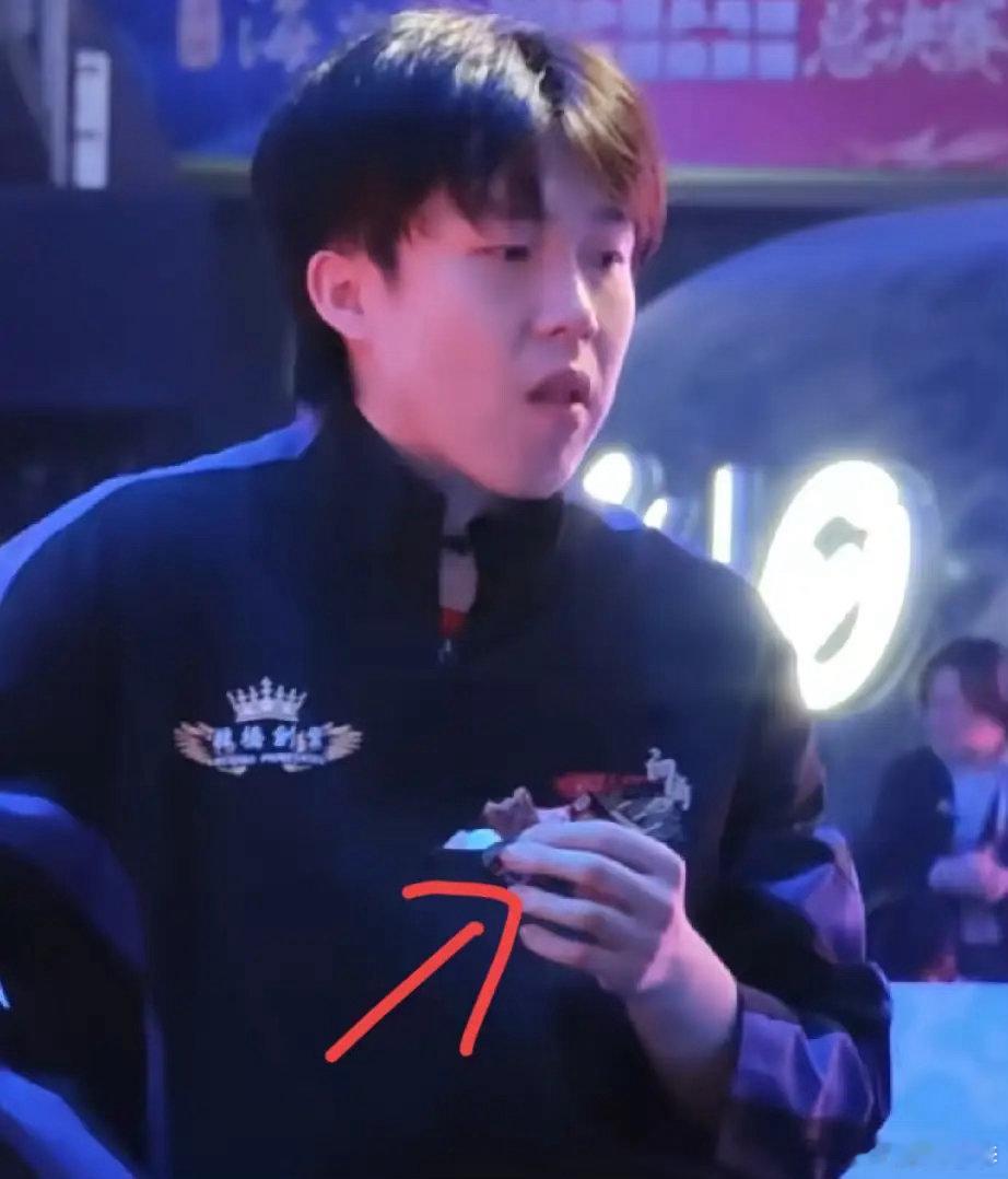 士力架估计都后悔了后悔为什么没早点请王楚钦代言！原以为拍他吃士力架只是巧合，结果
