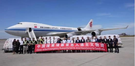 泰柬停火第二天，中国2000万援助抵柬，王毅当面提出2个要求
 
12 月 28