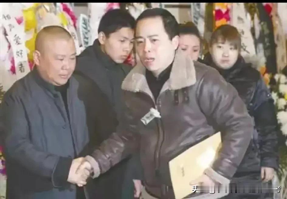 张文顺老先生当年为了维护和支持郭德纲及德云社不惜将因与郭德纲闹矛盾而离开德云社的