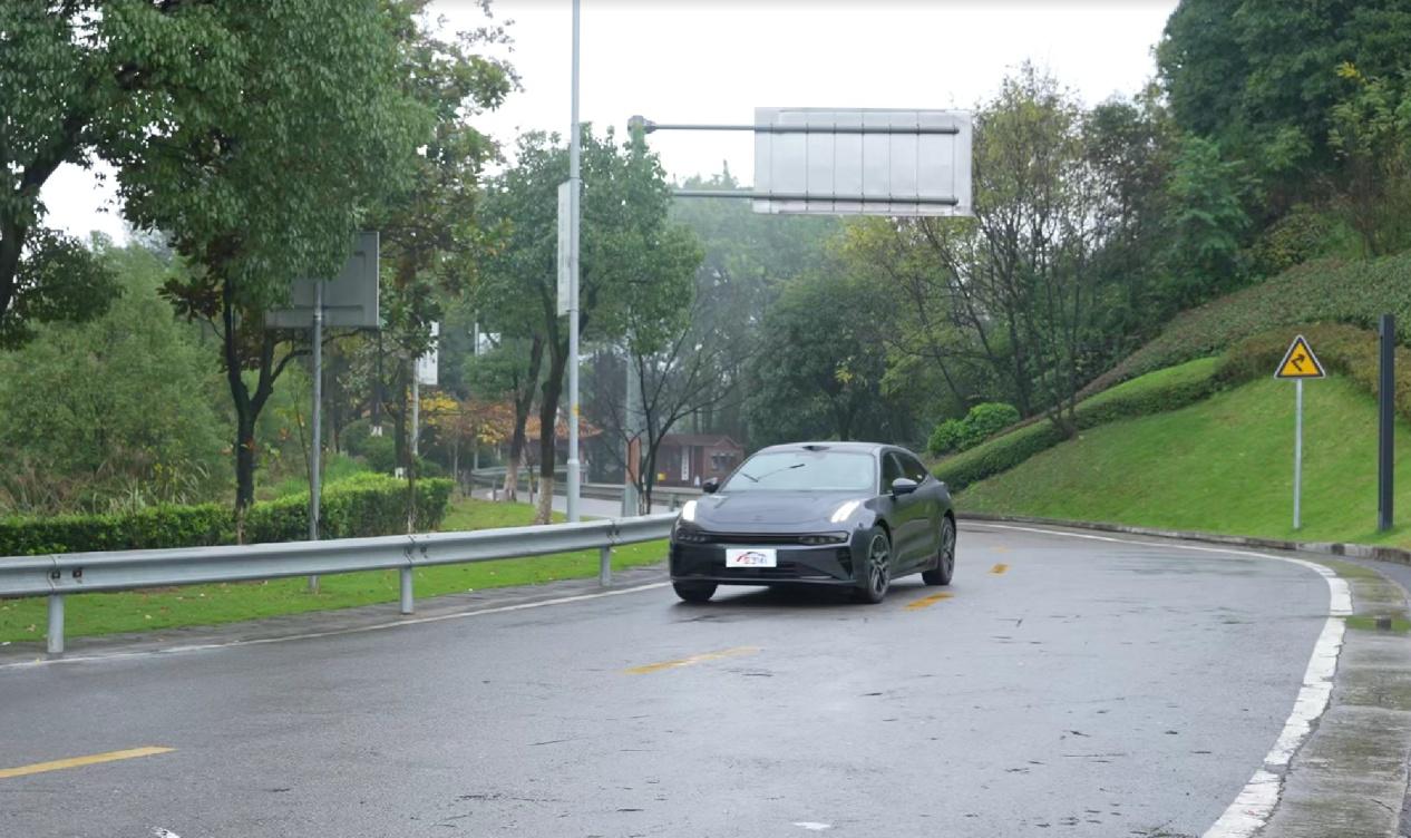 现在大家都很关心新能源车的安全，可能是各种事故看多了，都怕事情落在自己头上！为了