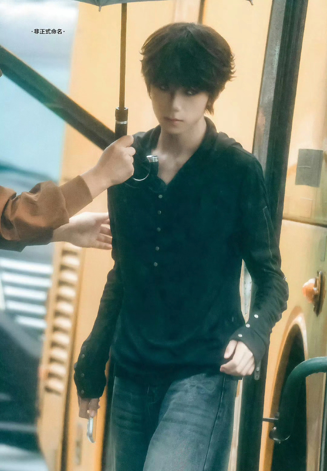 王橹杰全包眼线妆造，学长太酷了