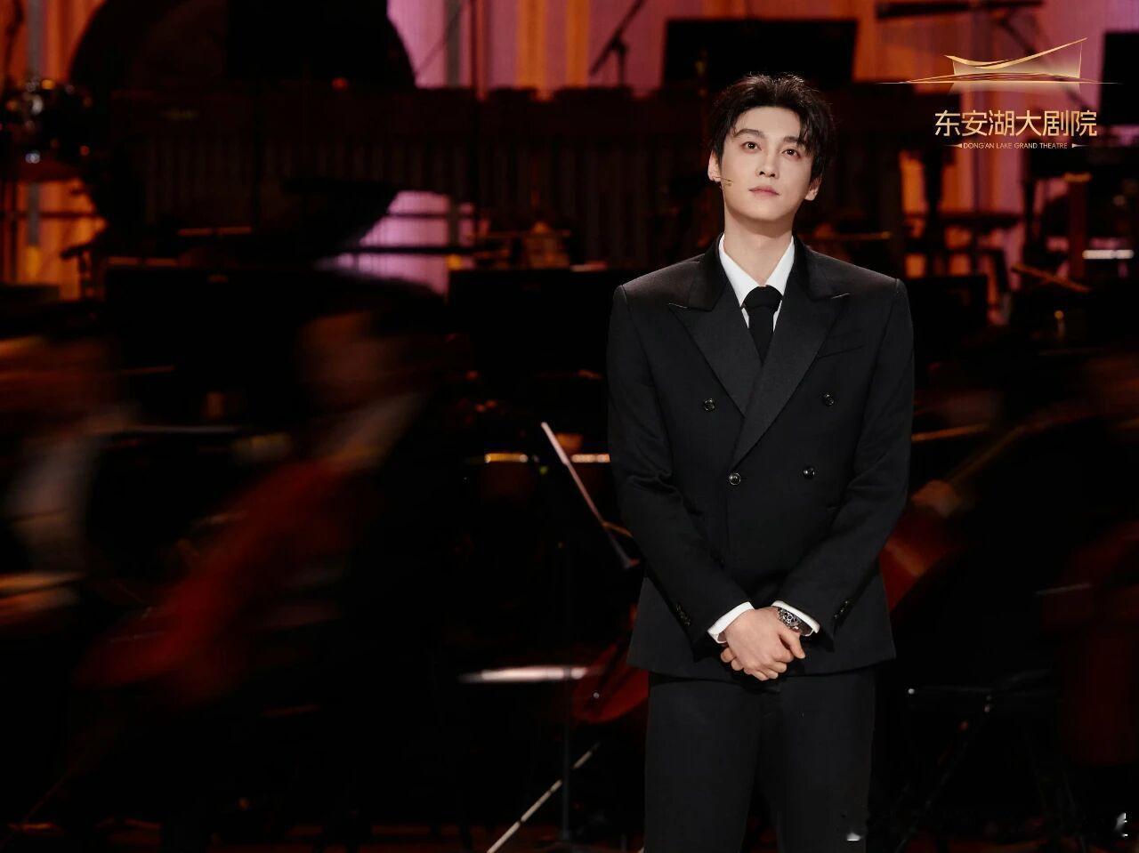 田栩宁 东安湖大剧院官摄👇 