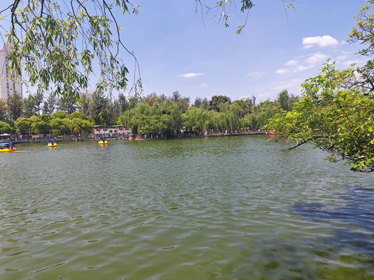 小清明假刚结束，五一放假的通知又来了。公务员心中盼着假期，但靠绩效吃饭的人，真不