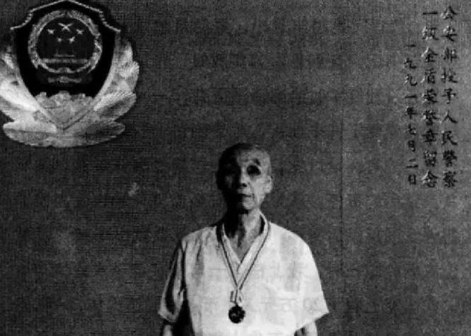 1938年，老红军陈湖生扇了别人一耳光，就为这事儿被关了七年，出狱之后，他特意改