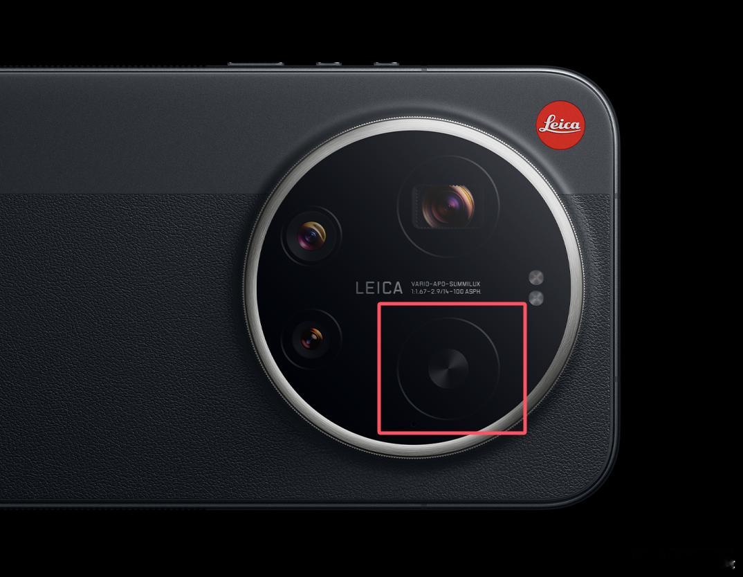 我看到有人说小米17 Ultra背后搞了个很大的装饰镜头，纯粹是为了对称。我觉得