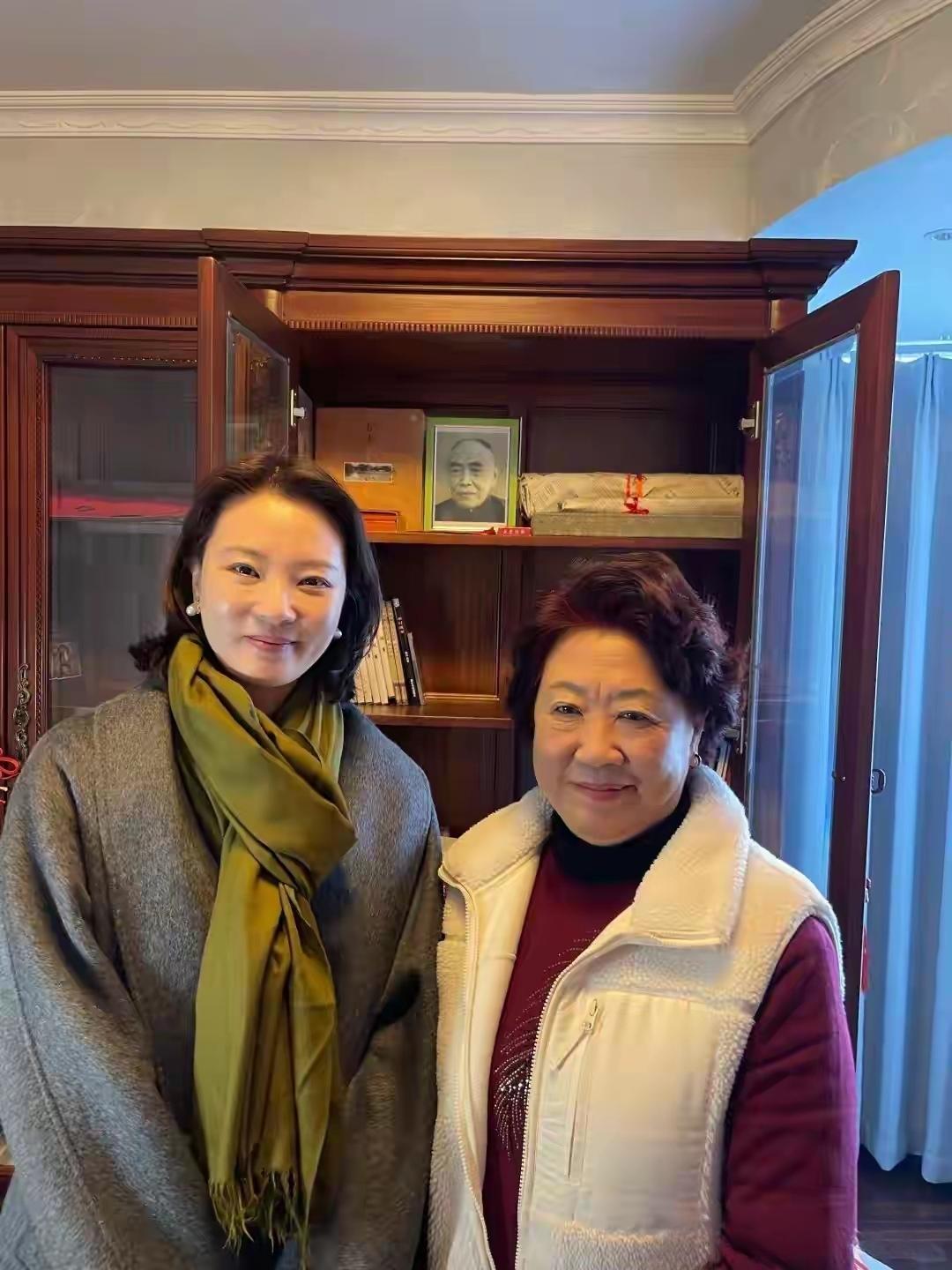 [吃瓜群众]刘芳菲，好手段——作为“央视前主播”，“庞戎爆雷”后，立刻马上追到庞