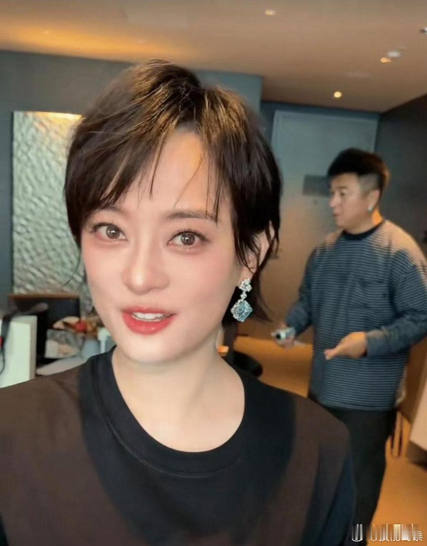孙俪‎终于⁠﻿﻿肯去做医美了‏，眼睛不突⁠了，嘴角的﻿肉也‎‏没了‎﻿，看上去年
