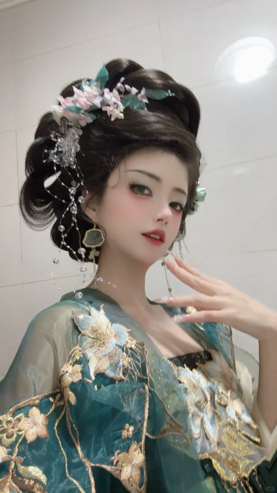 很难想象我穿汉服和我cos 的时候是一个人