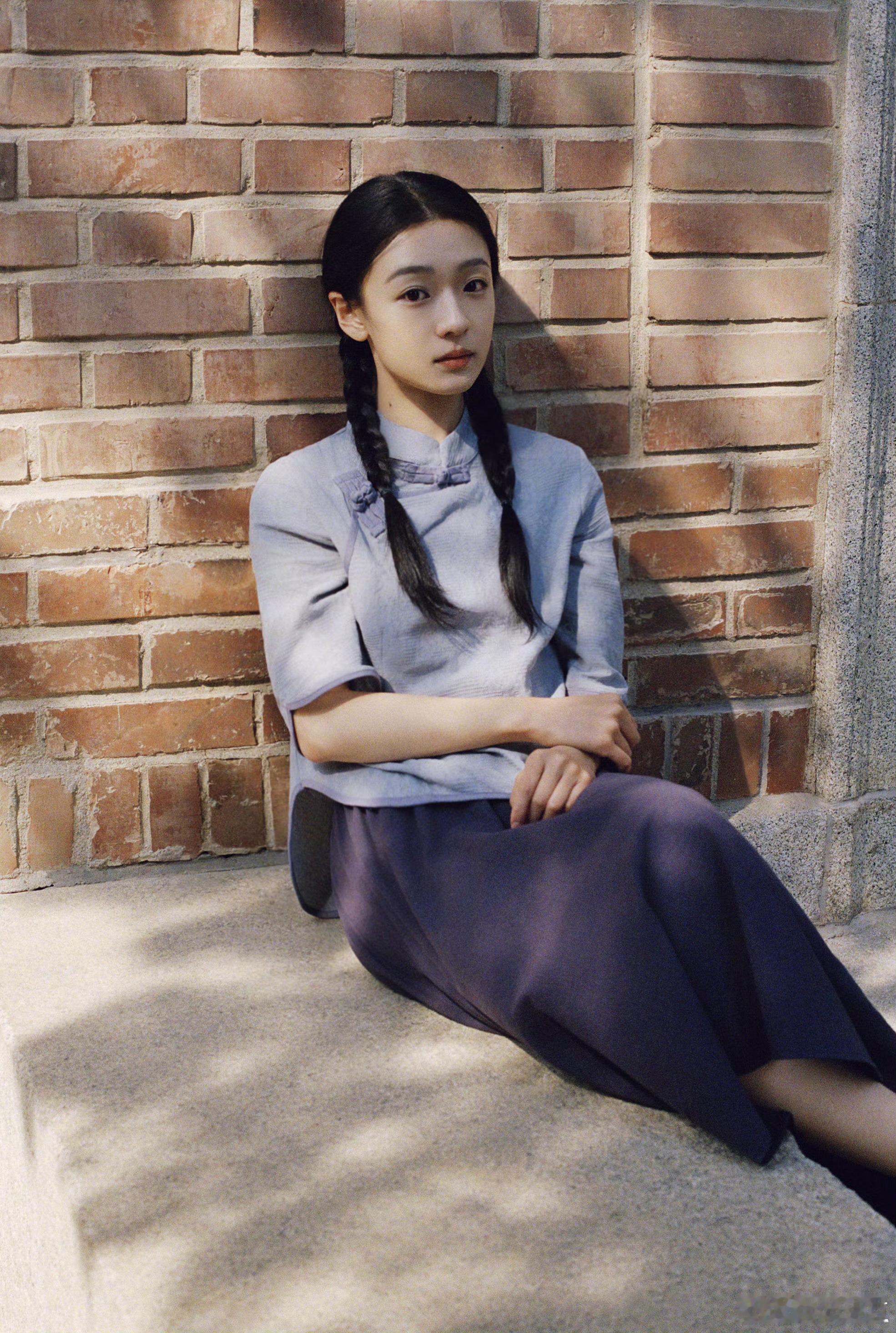 王和申请当一天民国女学生王和民国女学生妆造王和这身民国学生妆造绝了！浅紫盘扣上衣