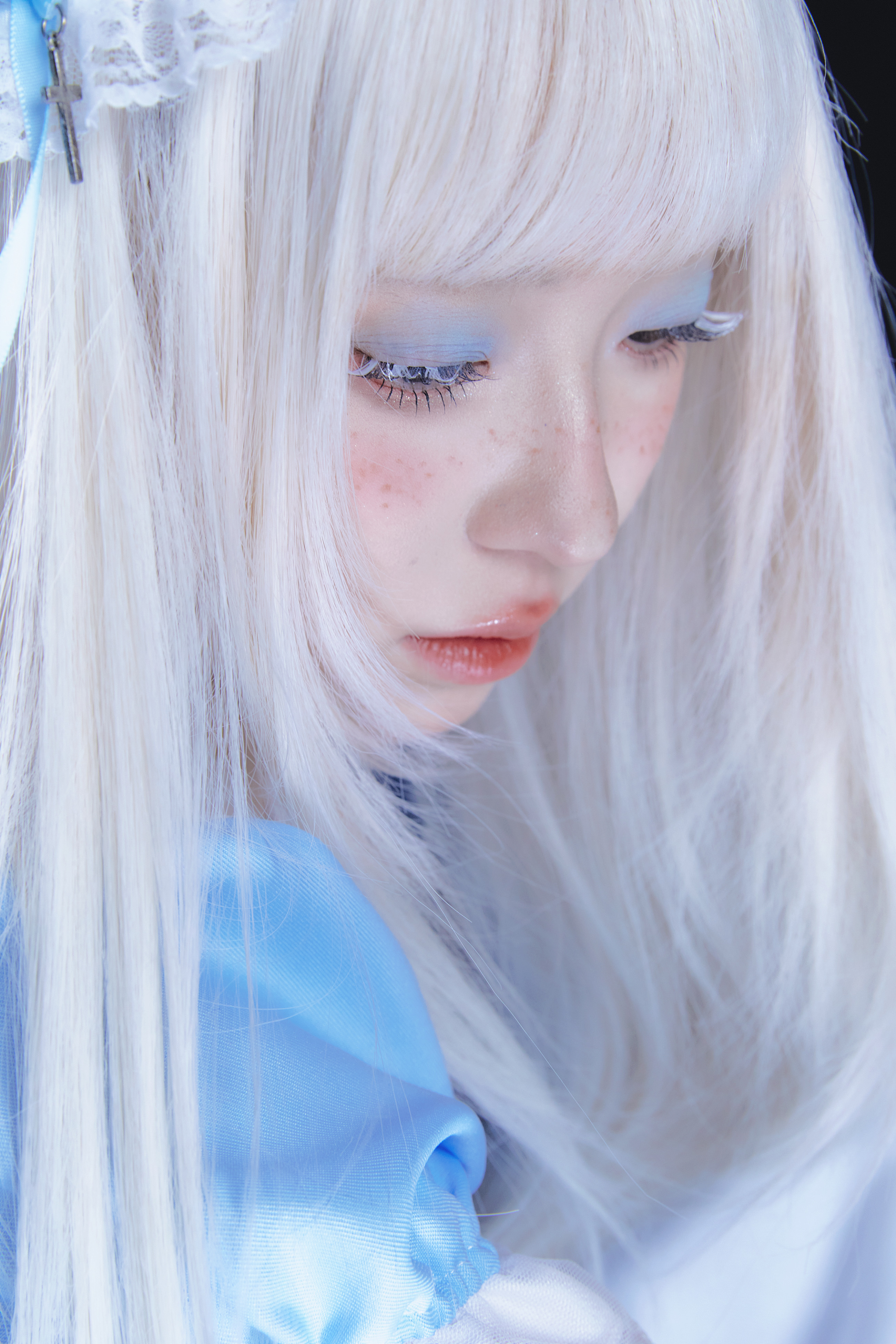 蓝色白色的梦里会有兔子变成的小羊 