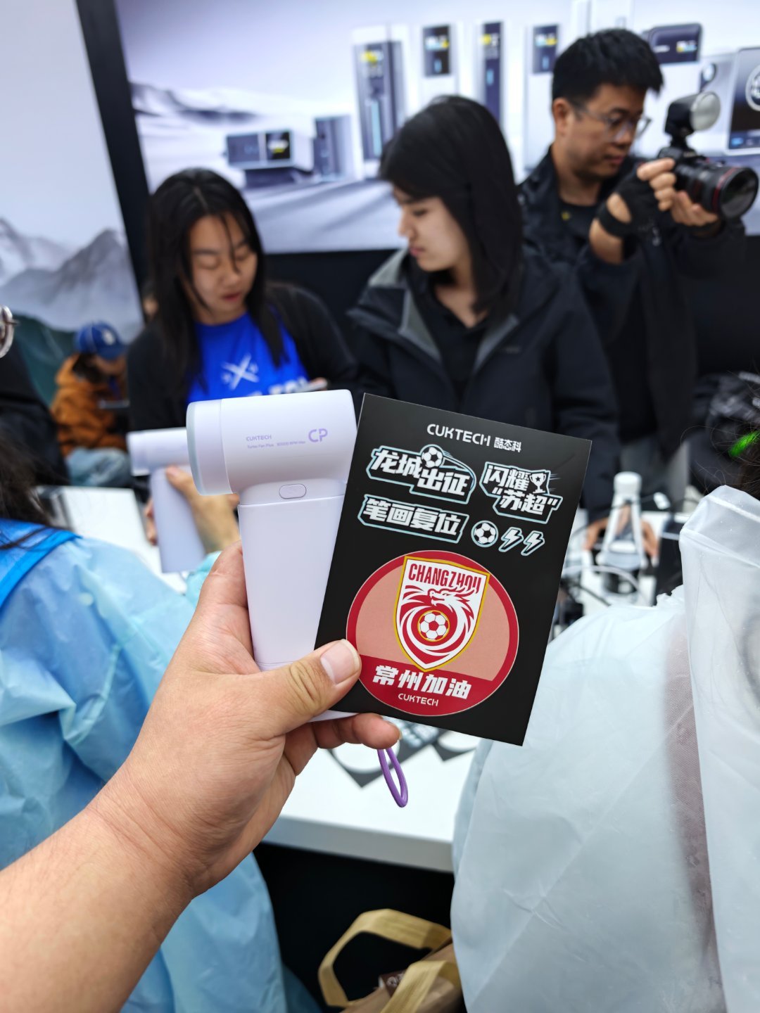 酷态科这个新品非常牛批，电风扇和充电宝直接槽位+触点连接，风更大了，声音更小了，