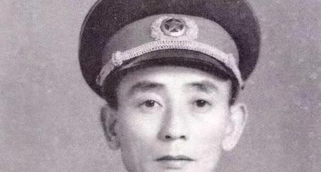 1953 年一位军长回乡时，多年不见的妹妹前来看望，到了饭点，妹妹提出想跟哥哥一