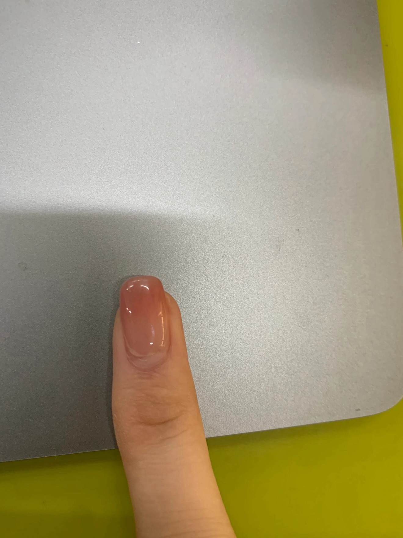 发现中指的握笔茧消失了，中国读书人的DNA都体现在中指的大包上了… 