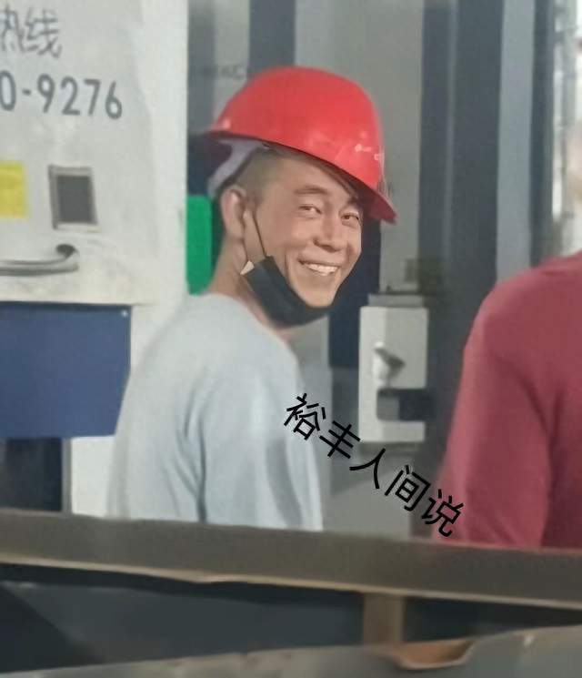 陈小春被网友喊话去找撞脸大哥认亲