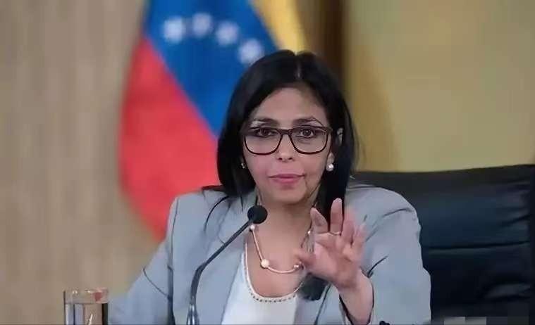 特朗普估计气的脸都青了。
 
本以为把马杜罗抓走，委内瑞拉这下要彻底跪了，但他万