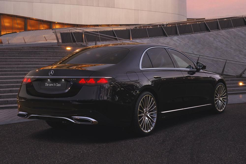 奔驰的140周年纪念日上，新款奔驰S级来了！
这波改款简直是在给对手玩“代差打击