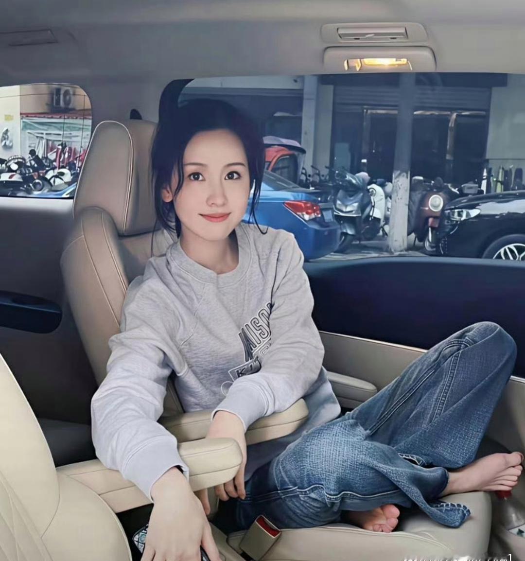 陈都‏⁠‎灵的脚‏‍，跟普通人还⁠‎真‎‏‏有点不‍﻿一样 ​​​