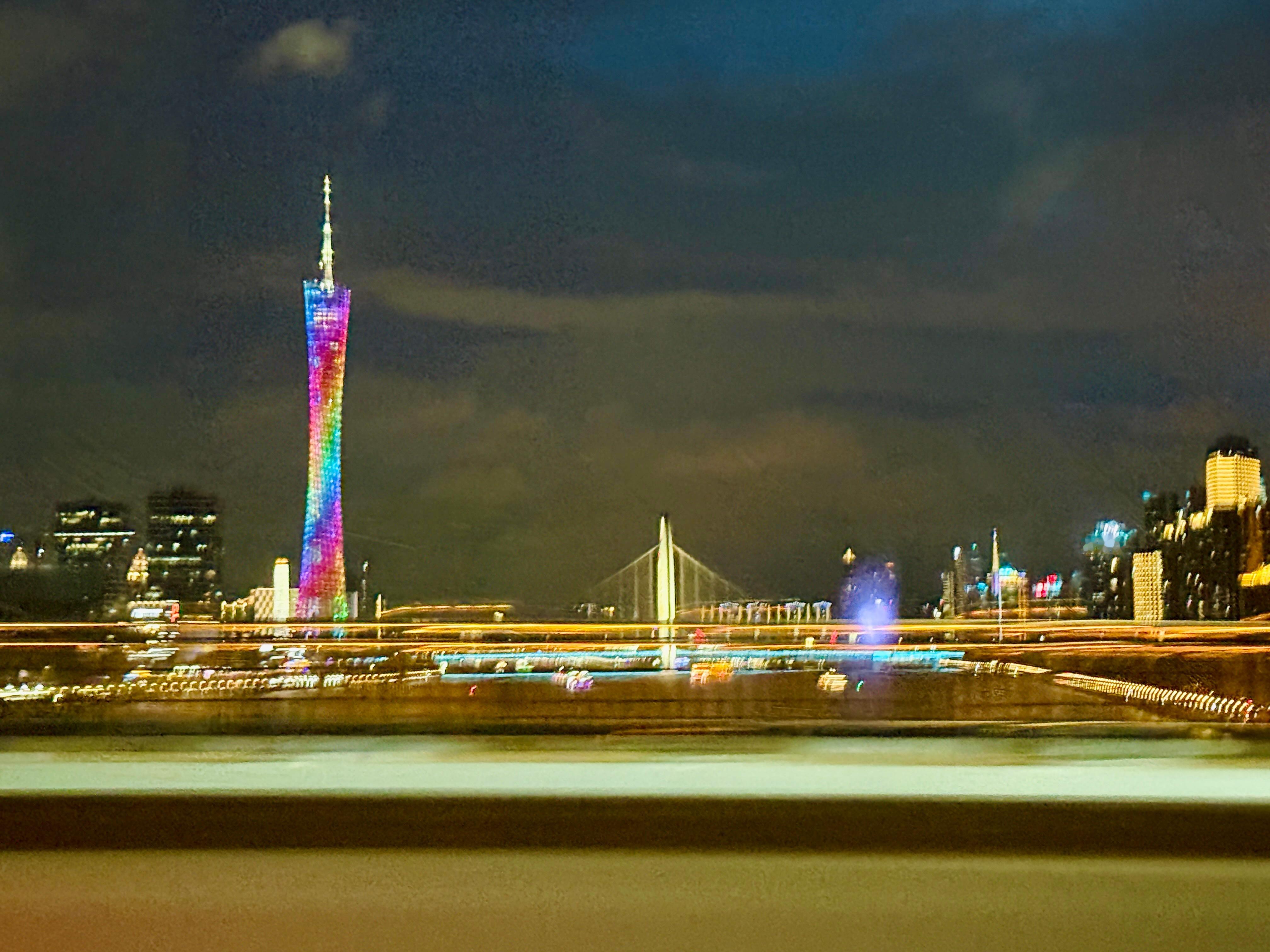 特别珍贵的一天假期 速通长隆所有刺激项目 坐过山车甩掉一个耳钉 又吃了超级无敌正