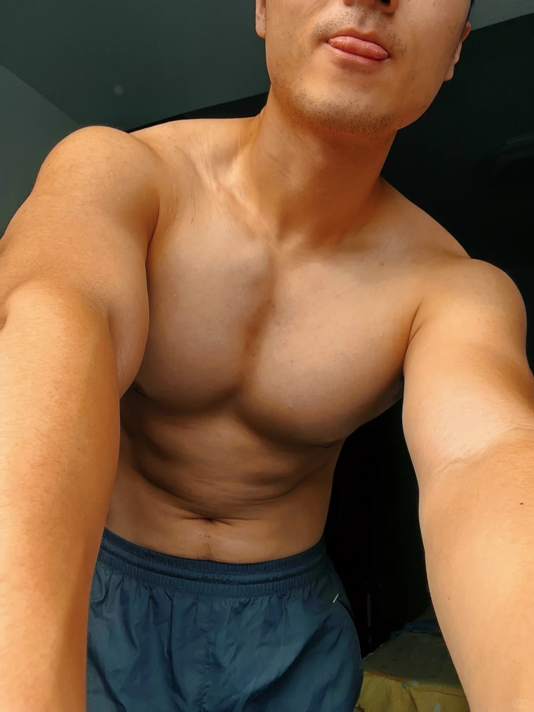 男生要不要美黑啊