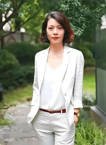 复旦大学教授陈果说：“无论我们活了多久，是70岁，还是80岁，或是90岁，其实，