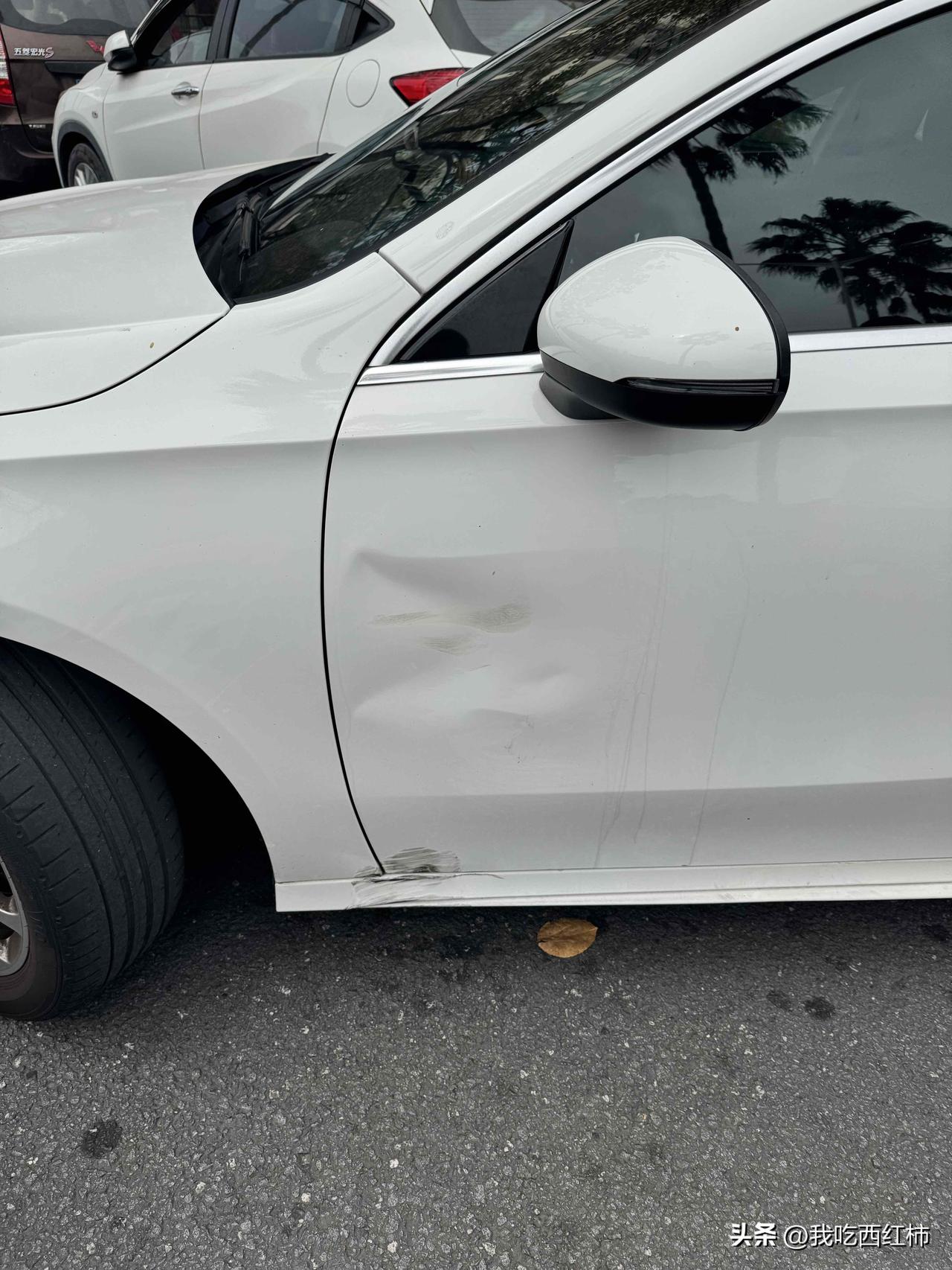 拐弯被电动车撞了，对方叫我去陪护？！
我在拐弯前打了转向灯，并观察路况确认无车后