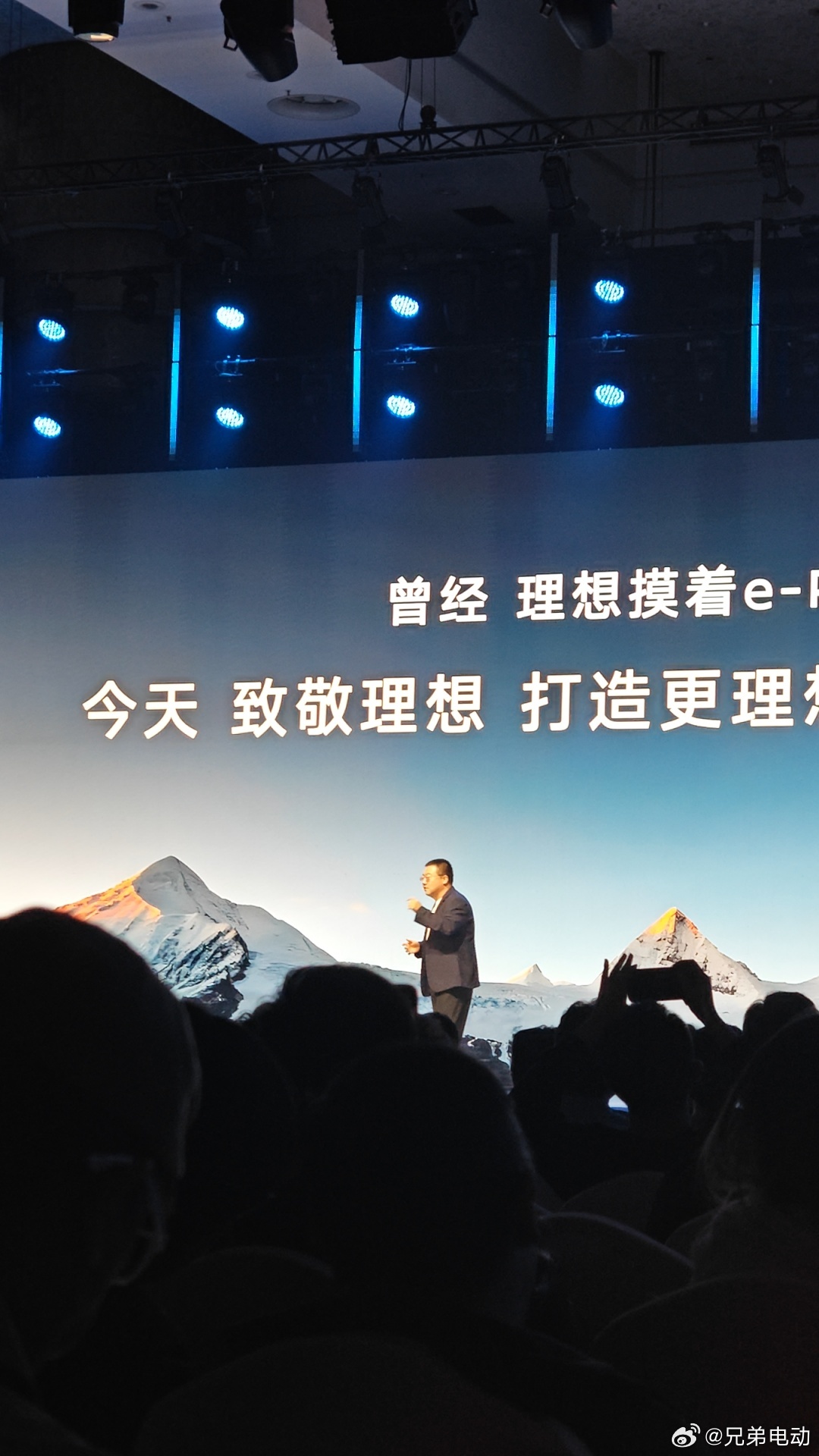 东风日产NX8发布现场直接致敬，居然还能这样东风日产nx8兄弟电动