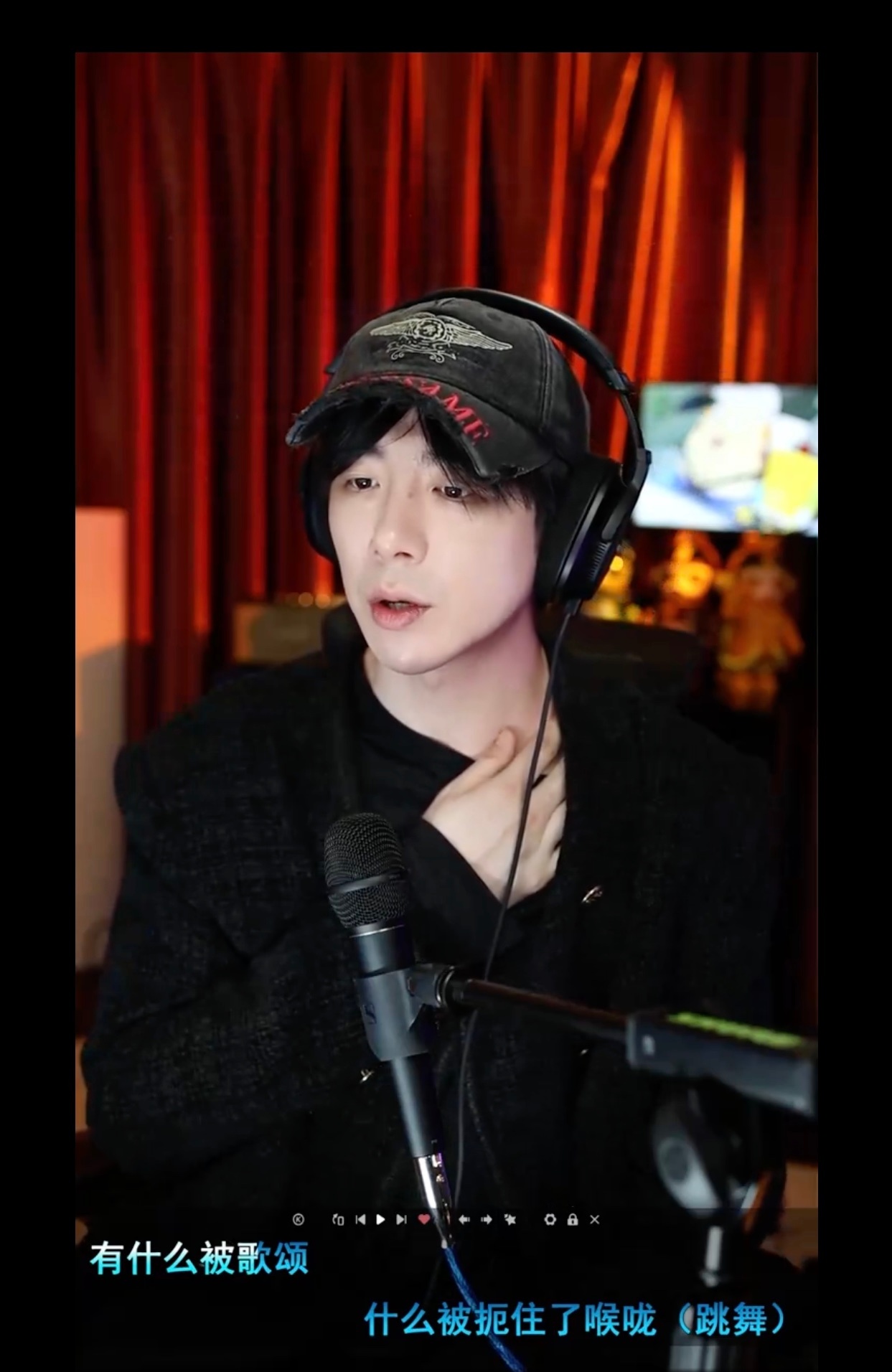 刘宇宁直播 今天直播背景没有歪，而且脸上话筒的阴影没有了，棒棒！邻家叔叔刘宇宁每