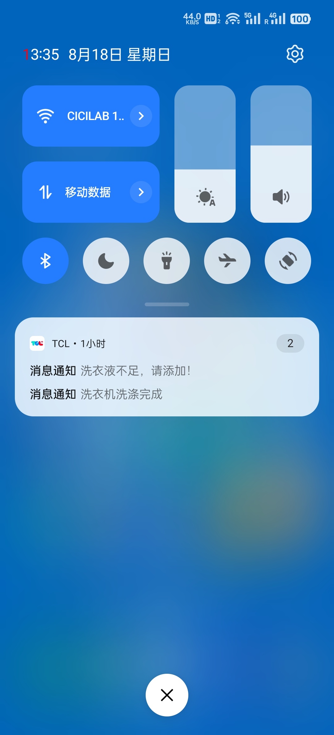 高强度洗衣服，半个月加一次洗衣液吧，如果普通二人世界，我觉得一个月加一次洗衣液就