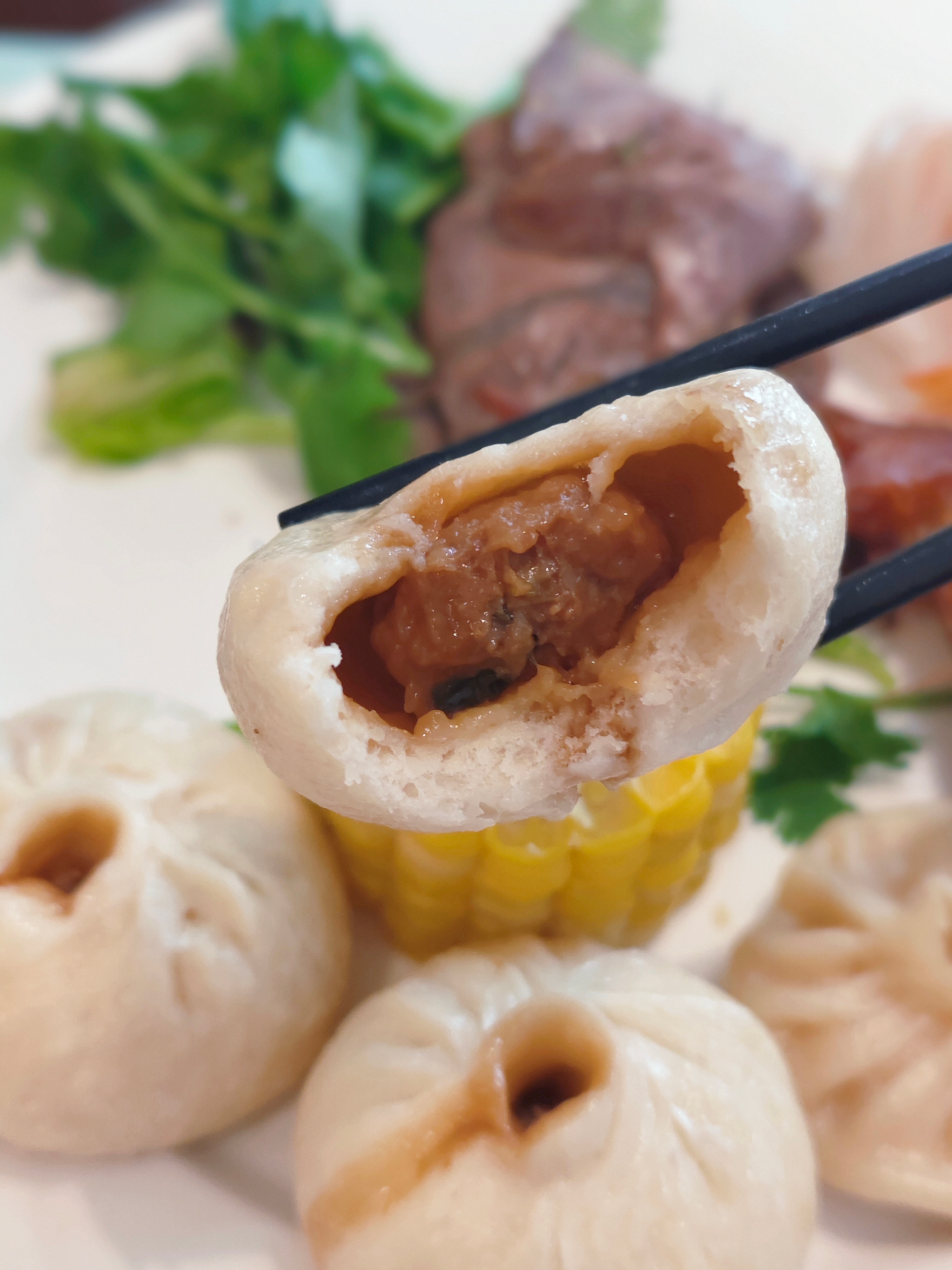 嵊州小笼包真的名不虚传，我跟酒店阿姨说真好吃，阿姨高兴坏了，让我使劲拿[666]
