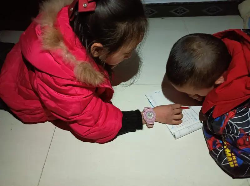辅导孩子写作业是不是都会发疯? 辅导孩子写作业，真的能把家长逼到“发疯”，网上那